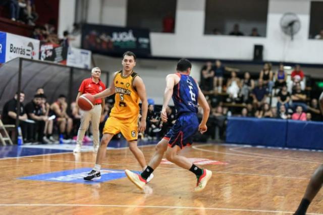 Norte: tres visitante en una noche de alto vuelo