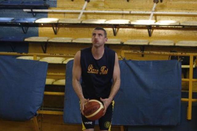 �Nos falta b�squet�