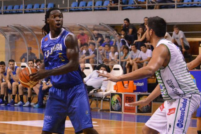 La Uni�n se aleja del fondo