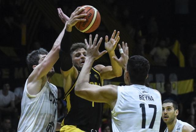 La Banda toc� afuera