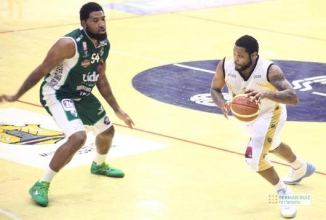 Libertad hizo su negocio, Atenas lo padeci�