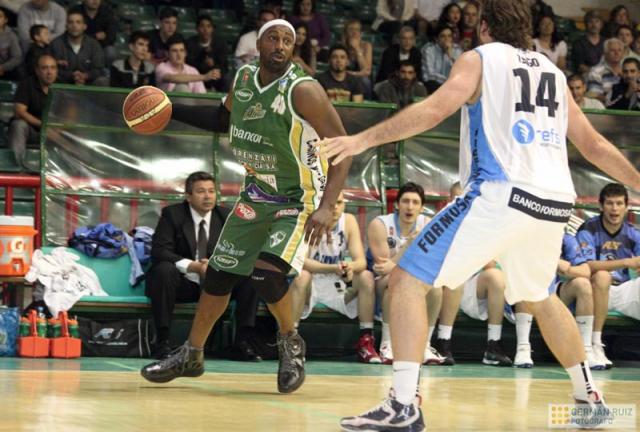 Atenas venci� a Estudiantes y a la humedad en Concordia