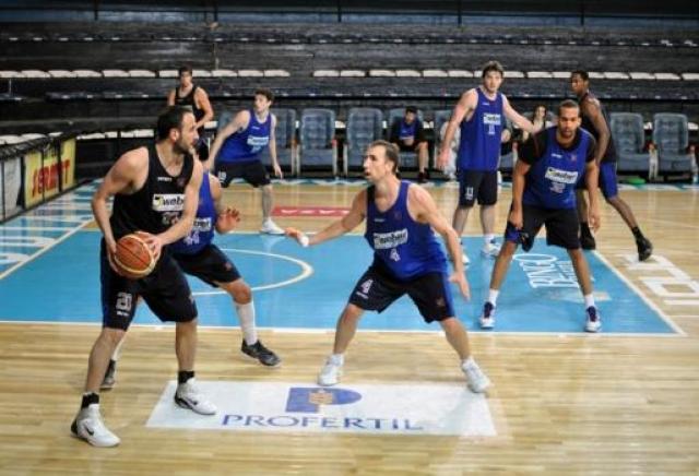 Manu se divierte en Bah�a Estudiantes