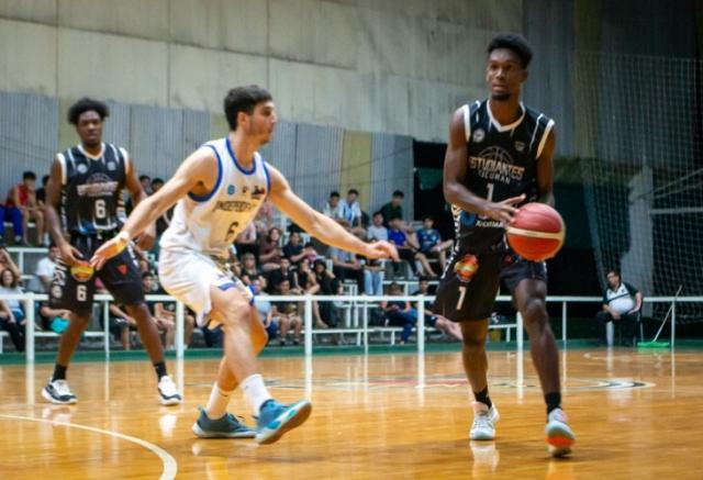 Zona Norte: Aparece la cebra; el halc�n al frente