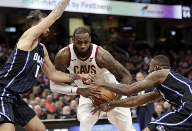 Sixers sorprendi�, Cavs al filo