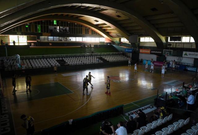 Le cort� la llamada