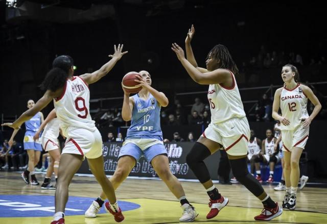 Argentina cay� ante Canad� y el viernes va por su boleto mundialista