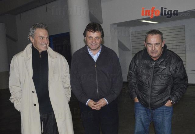 Reconocimiento a Pe�arol en el Polideportivo