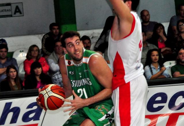 Estudiantes festej� en doble suplementario