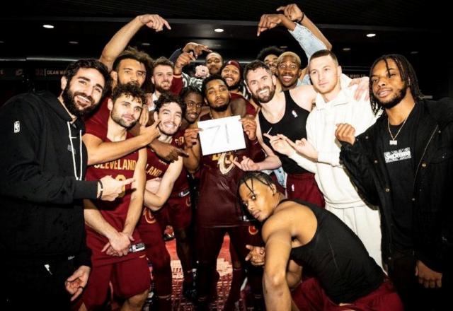 Mitchell al club de los 70: Historia y n�meros