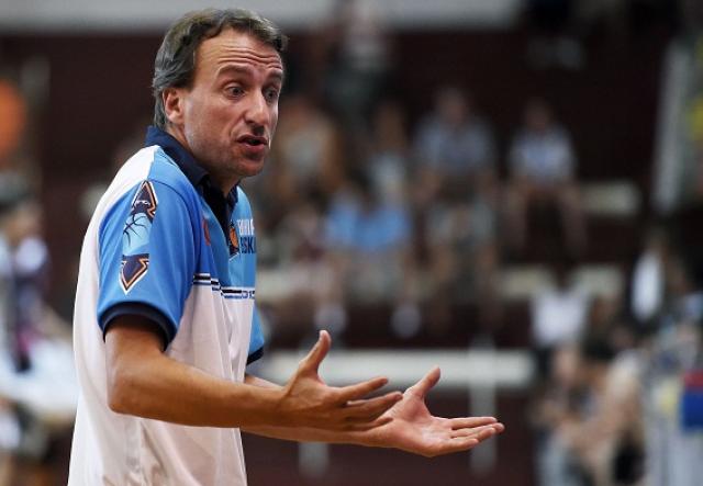 Gin�bili extendi� su v�nculo en Bah�a