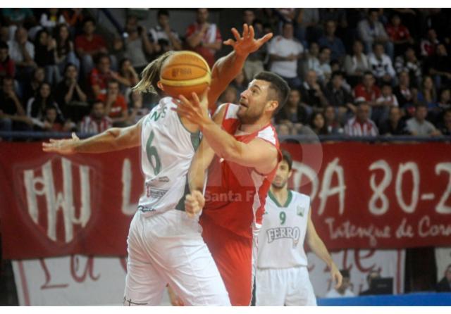 Ferro avanz� a semifinales