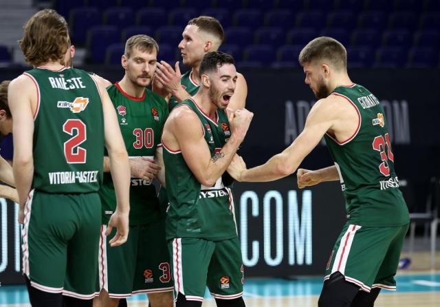 Festejo a pu�o cerrado