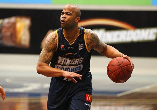 Booker por Su�rez en Pe�arol
