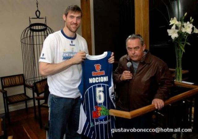 Y un d�a Pe�arol hizo realidad sus sue�os: llega Chapu Nocioni