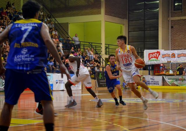 Viedma y Centro Espa�ol festejaron afuera