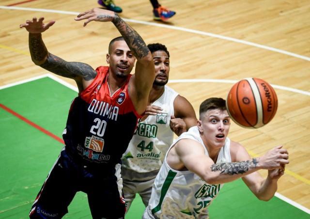 Aparece en las dif�ciles