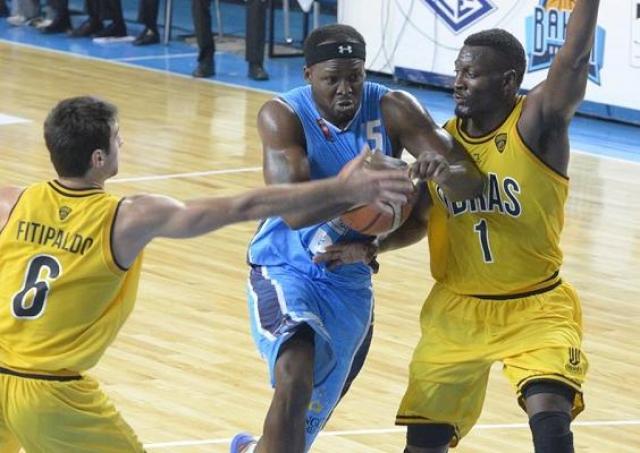 Bah�a Basket cort� a John Thomas