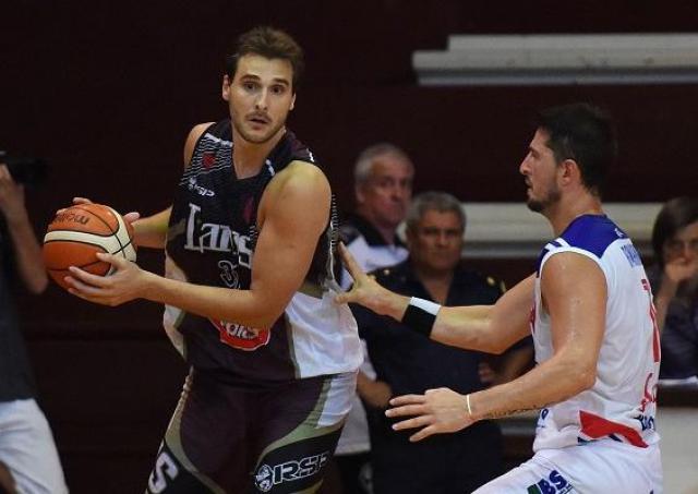 Omar Cant�n, nuevo jugador de Regatas