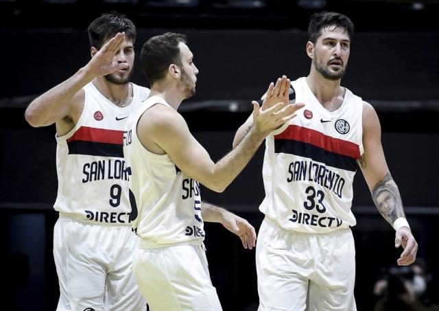 Reapareci� en escena