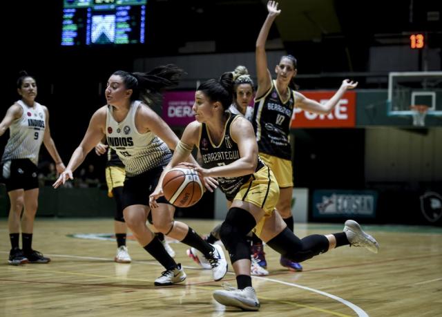 Tras un gran segundo cuarto Berazategui dobleg� a Los Indios