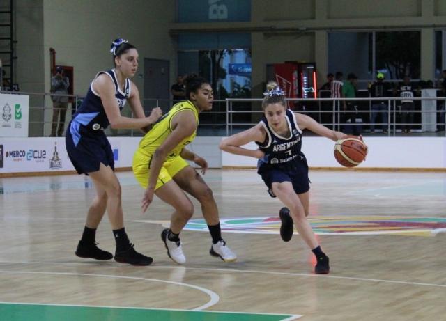 Argentina no pudo hacer pie ante Colombia y cruzar� con Brasil