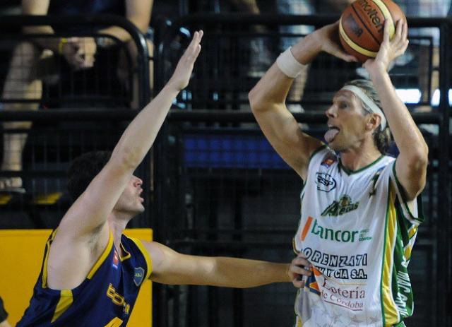 Atenas pis� fuerte en La Boca