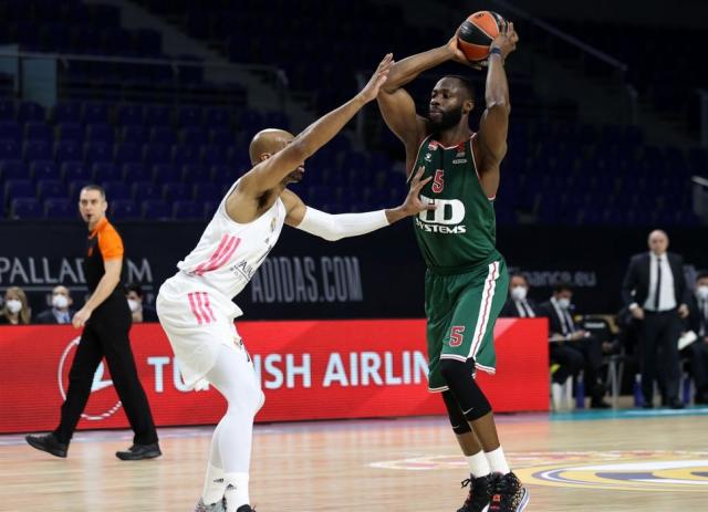 Festejo a pu�o cerrado