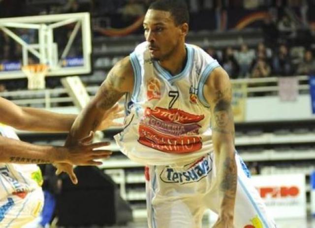 Lleg� Cowan y juegan con Atenas