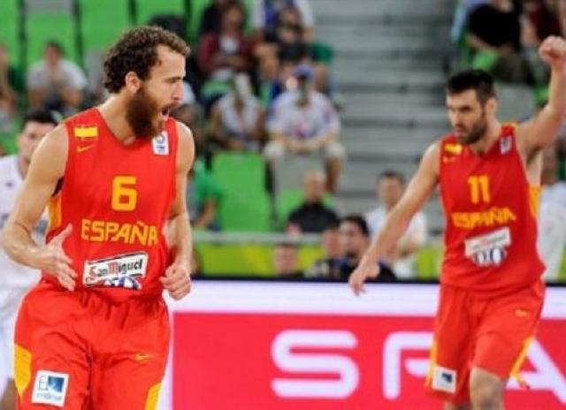 Espa�a gole� a Serbia y avanza