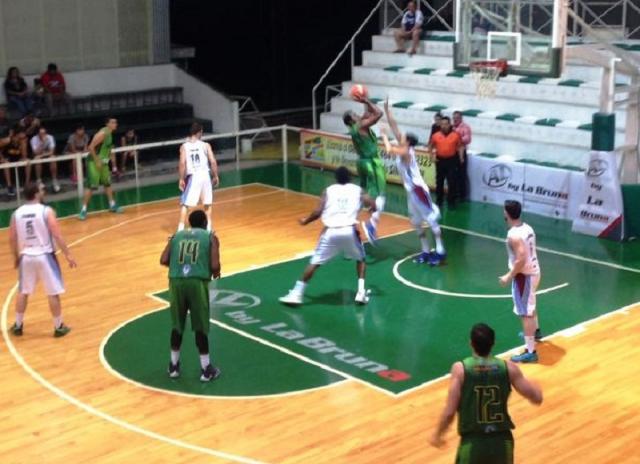 Categ�rica victoria de Hind� ante San Isidro