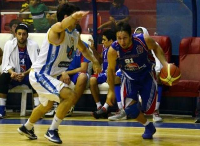 Villares: �Nos cargaron de faltas a los pivotes�