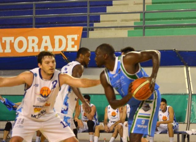 Atenas sum� a Agostino y UNCAus perdi� a Fall