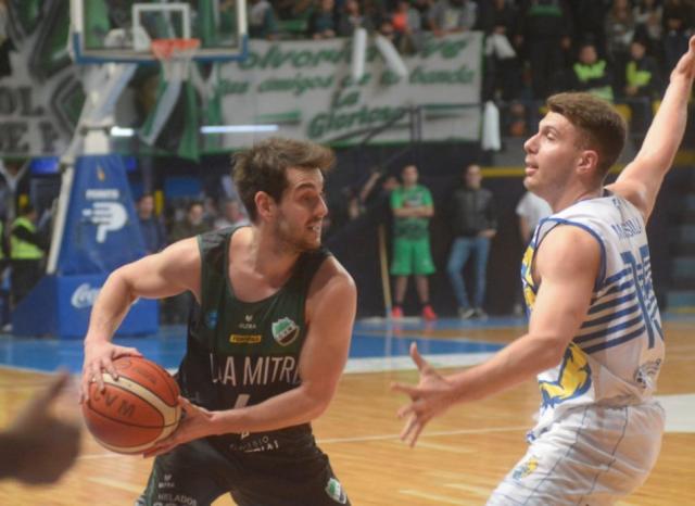 Villa Mitre con debut completo