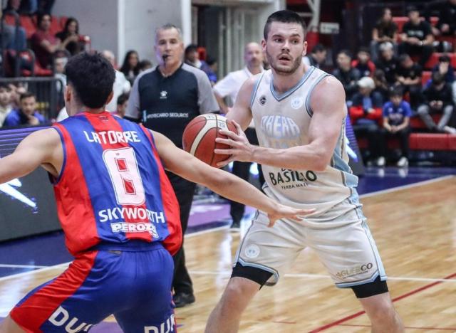 Celeste aunque le cueste