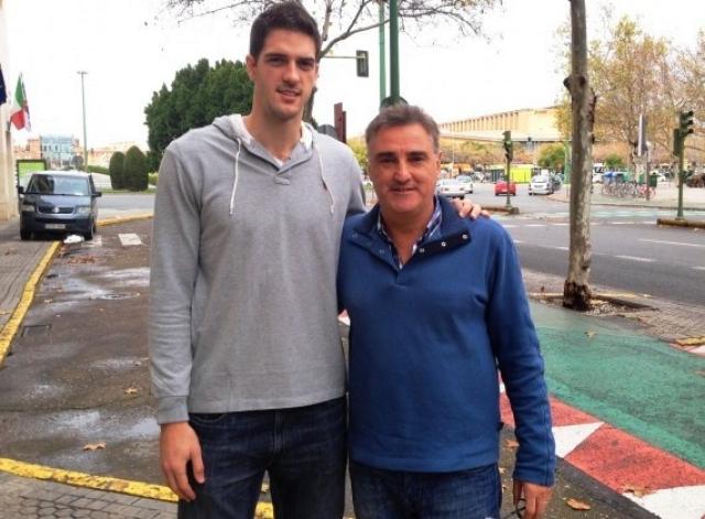 Lamas recorri� Sevilla y estuvo con Mata