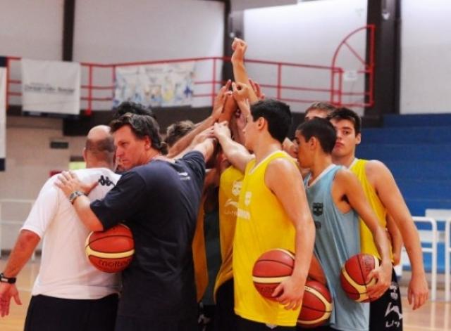 Argentina ir� por el podio tras caer ante Letonia