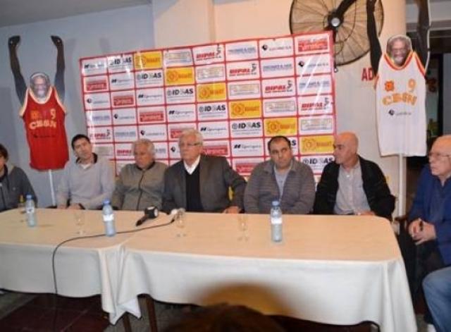 Un hist�rico sigue dando batalla