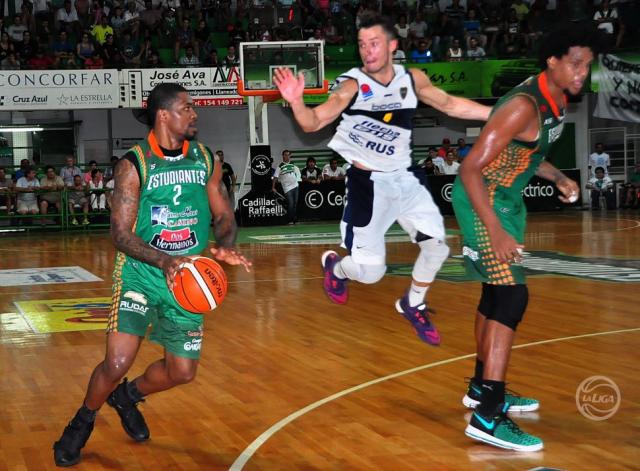 Estudiantes al calor de su p�blico