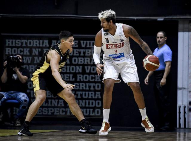 Se qued� en la puerta