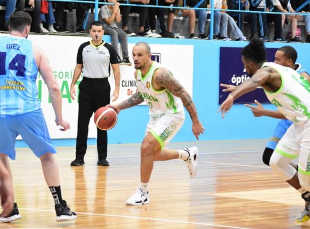 Qued� en la orilla