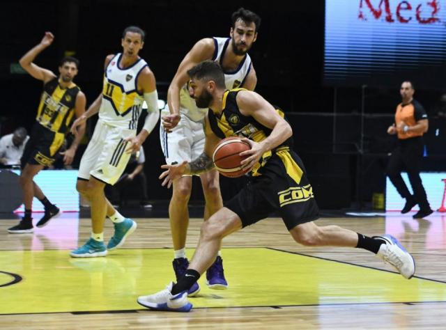 Le cort� la llamada