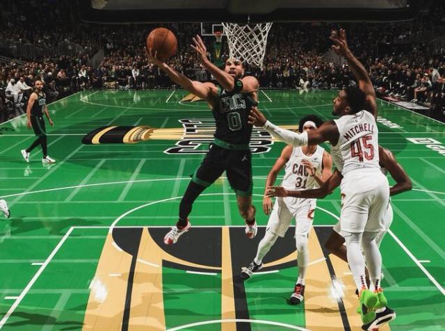 NBA: Adi�s al invicto hist�rico de Cavs