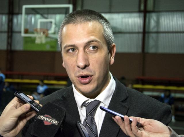 Gonz�lez �Sacamos adelante un partido que vale mucho�