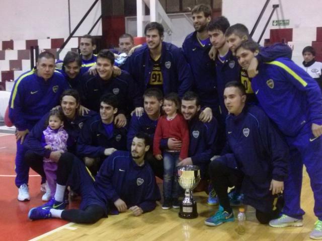 Pilar se ti�� de azul y oro