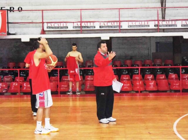 Santander renov� por dos temporadas en Rocamora