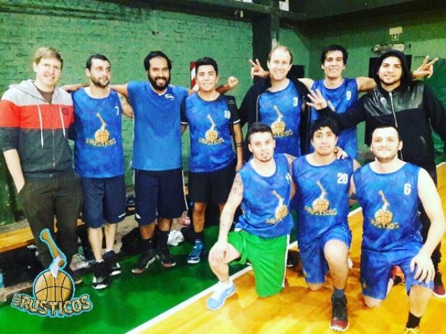 V�a libre para Club Amigos del Peixe, Popovich, Los R�sticos y Tira Piedras