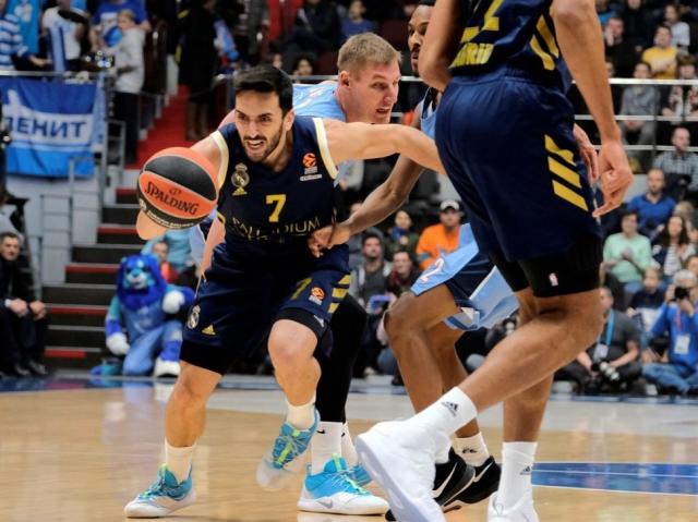 Se meti� en el podio