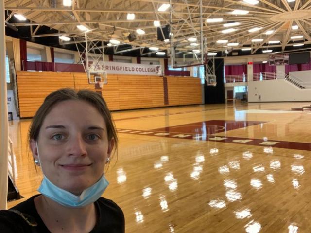 C�mo es trabajar y estudiar en la universidad donde se invent� el b�squet