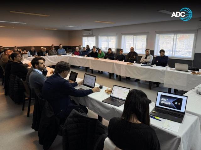 Se llev� a cabo la reuni�n de categor�as para la 25-26